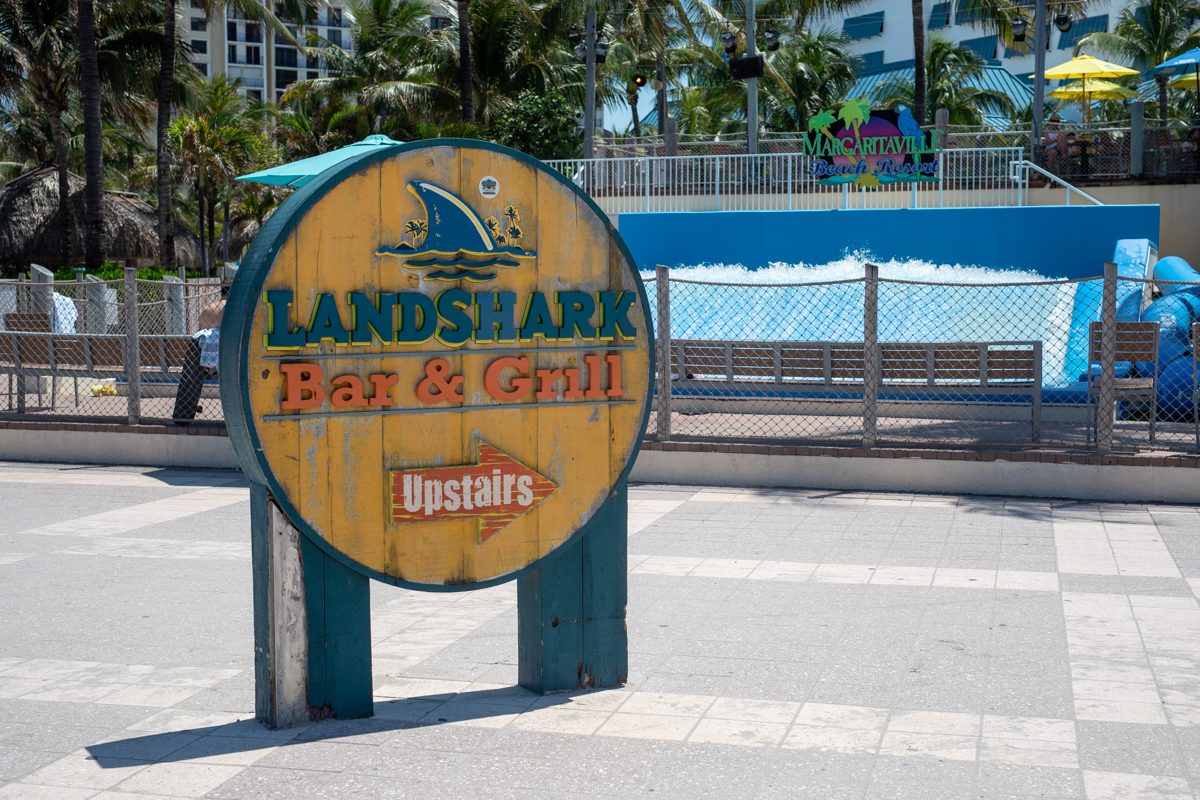 Sunny oceanfront at Hollywood Beach